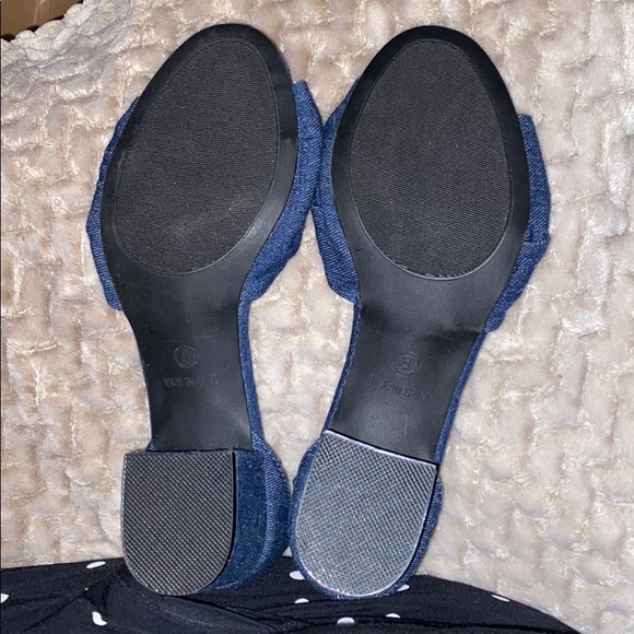 EUC Betsey Johnson denim knot strappy chunk heels - Picture 3 of 3